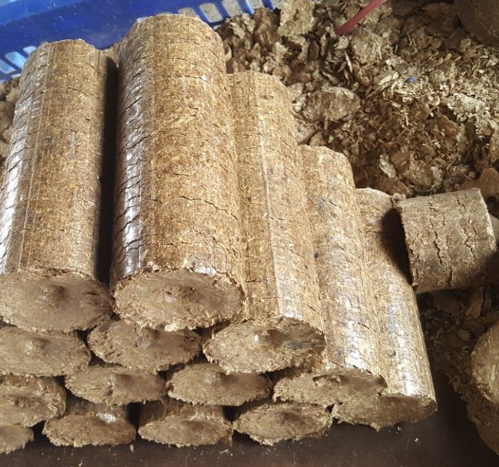 Thanh củi ép mùn cưa hình trụ